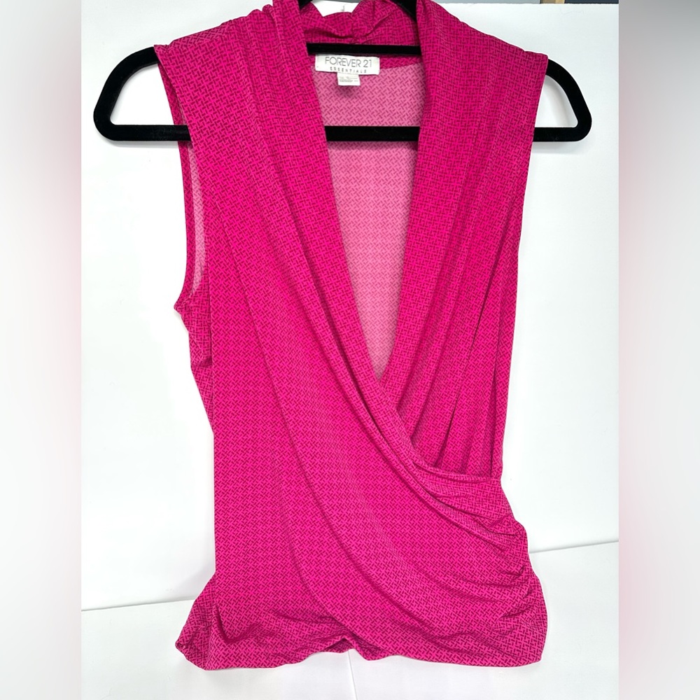 Forever 21 Beautiful Fuchsia Sleeveless Blouse Size medium